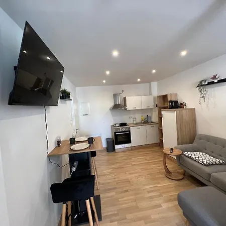 Gemuetliches Studio-apartment In Neureut - Naehe Uni-kit-messe, Fussbodenheizung, Regendusche, Waschmaschine, Stellplatz Apartament